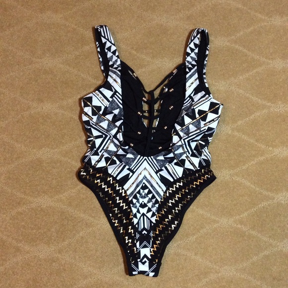 Ashley Graham X S4A NWOT One-Piece Swimsuit, 4 - Picture 6 of 11